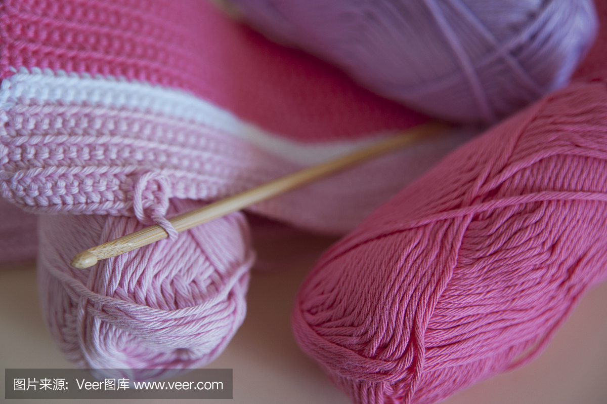 用于钩编或编织的柔软的粉红色纱线